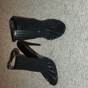 Black unbranded new heels